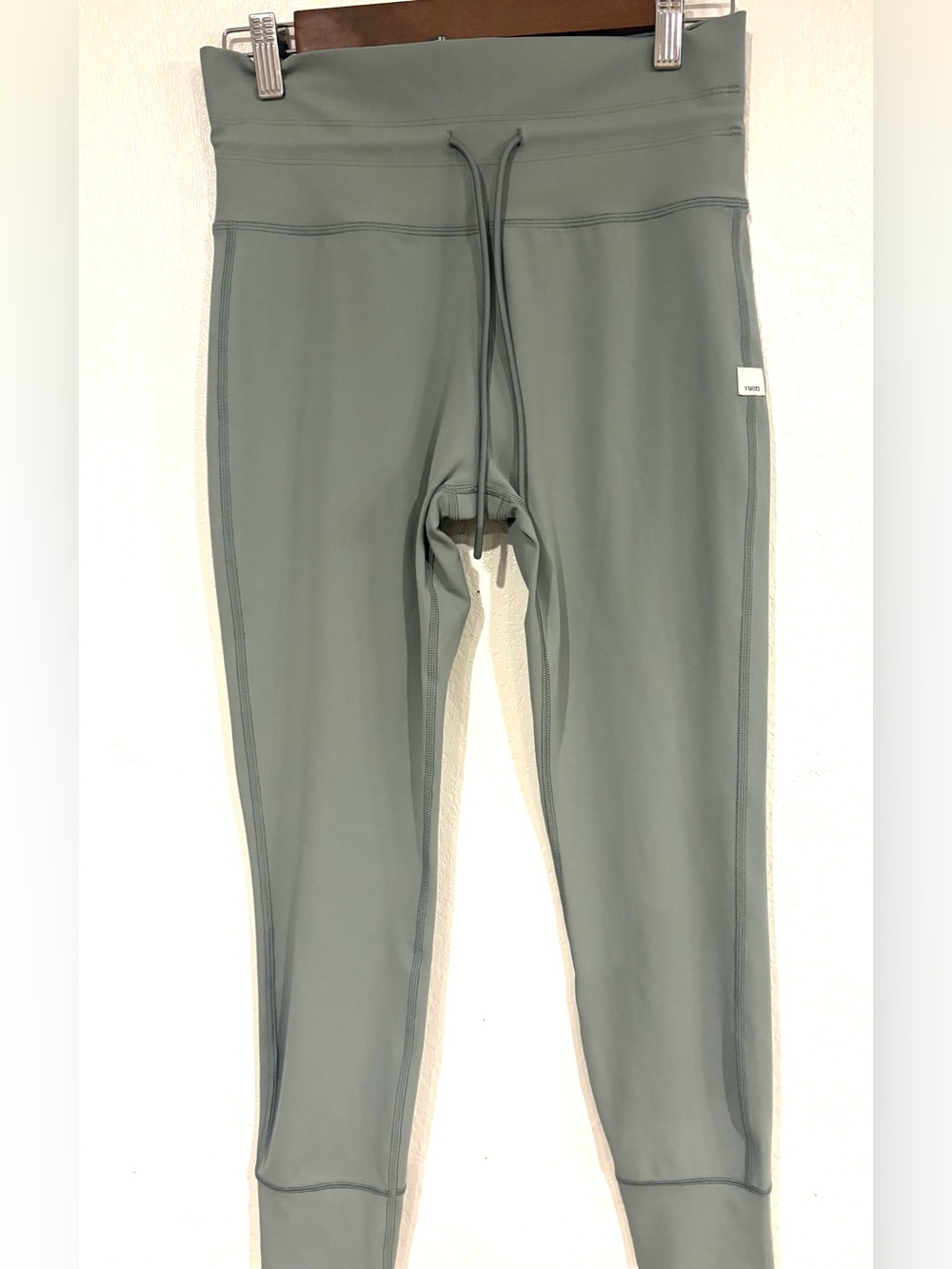Vuori Daily leggings Sage Green with Drawstring Waist 7/8 size large